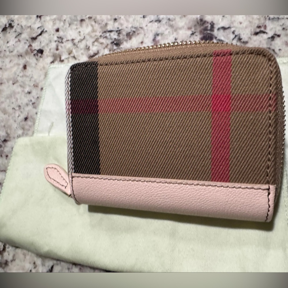 Burberry Zip new 🆕 wallet w/tags - Picture 4 of 12